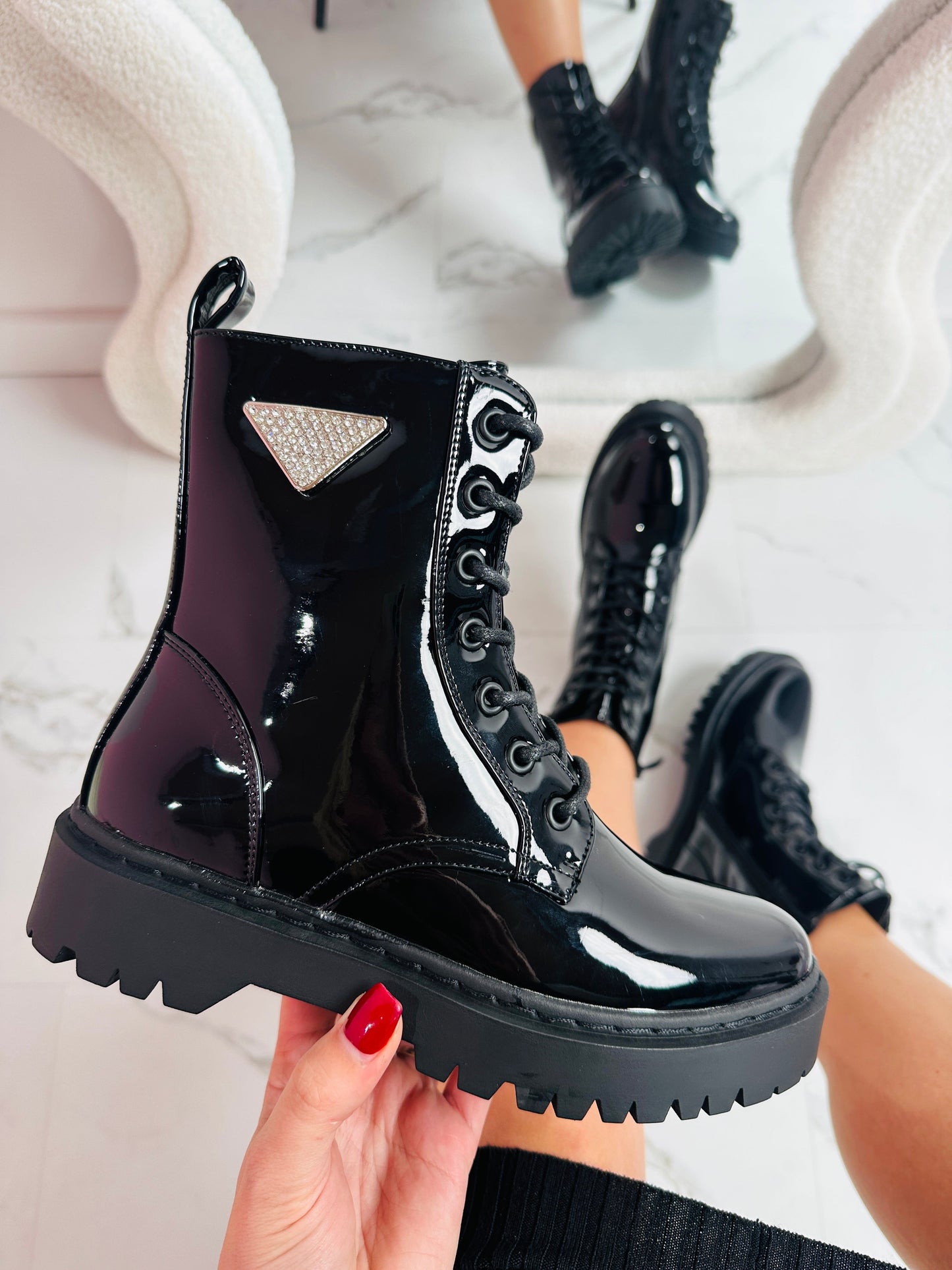 Sonia® | Shiny black boots