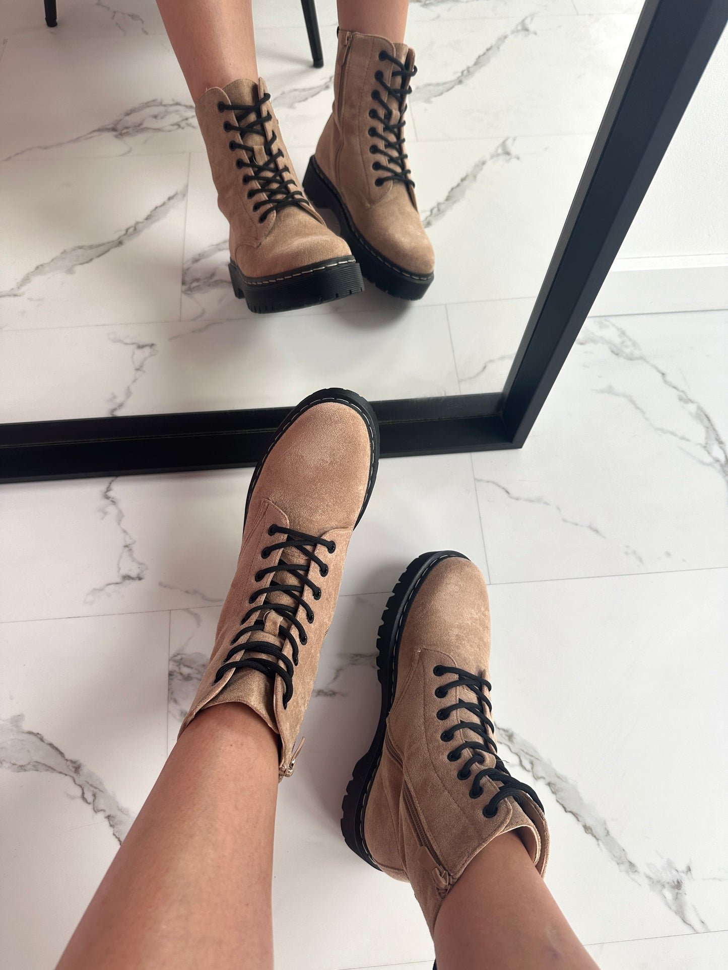 Klassische Orthopädische Stiefel mit zeitlosem Stil