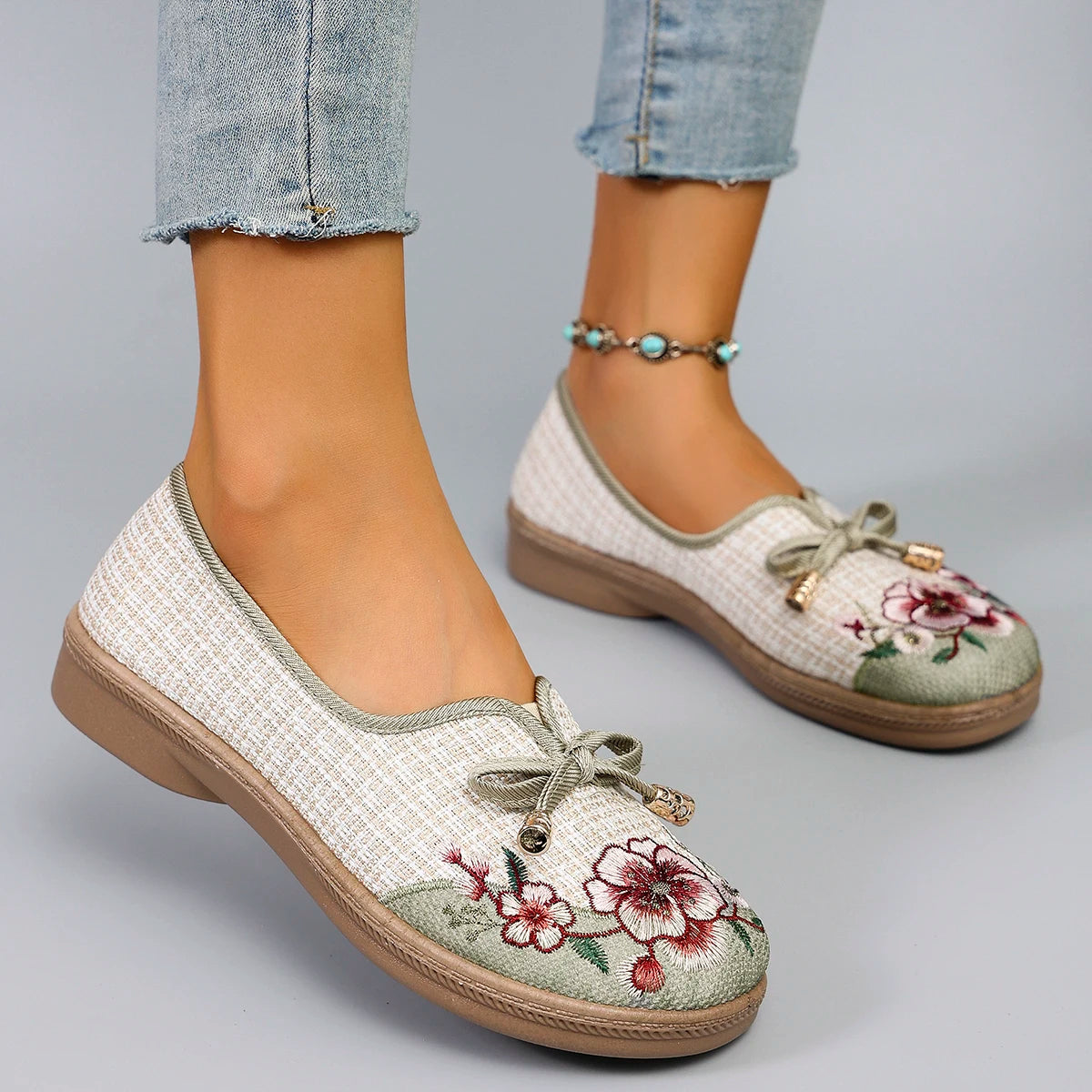 Stützende und trendige orthopädische Schuhe