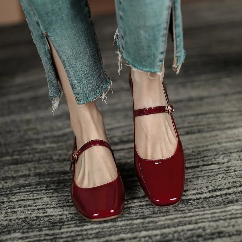 Modische und stützende orthopädische Schuhe