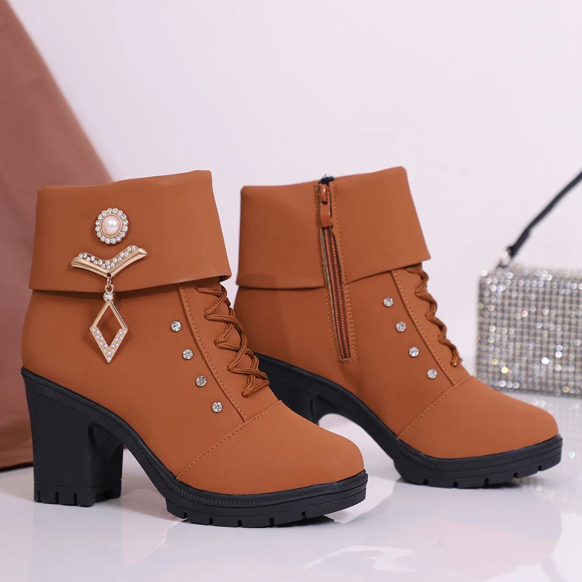 Modische und stützende orthopädische Stiefel