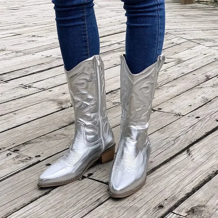 Stützende und trendige orthopädische Stiefel