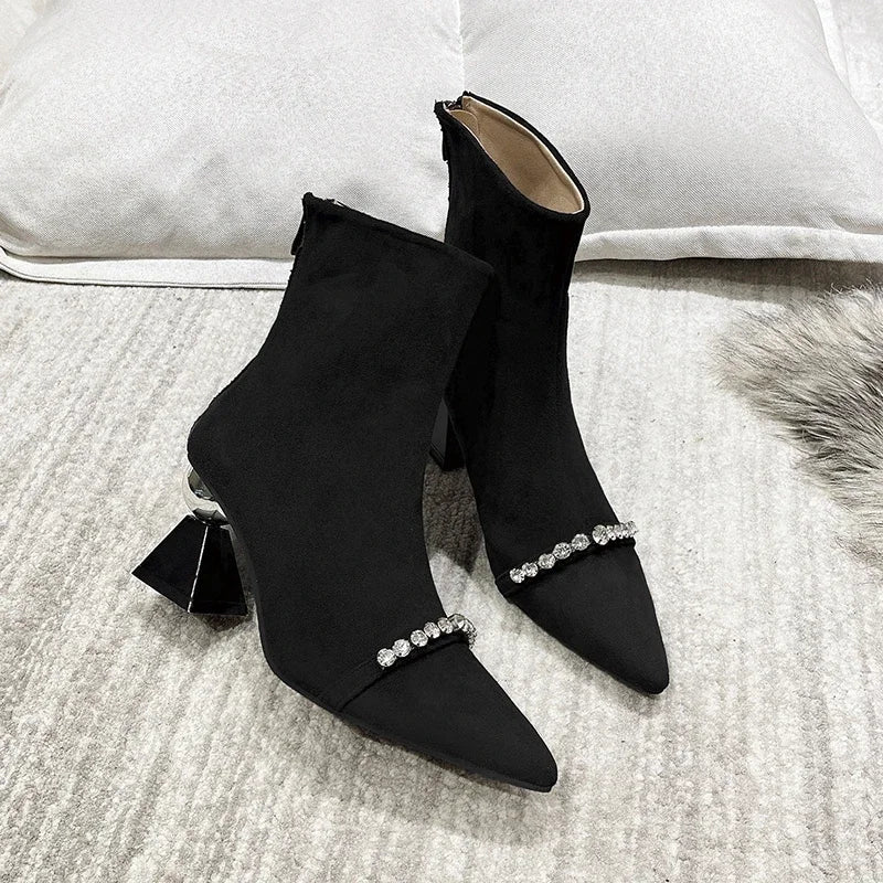 Lässige und stützende orthopädische Stiefel