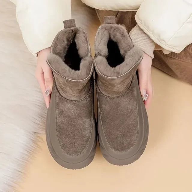 Lässige und stützende orthopädische Stiefel
