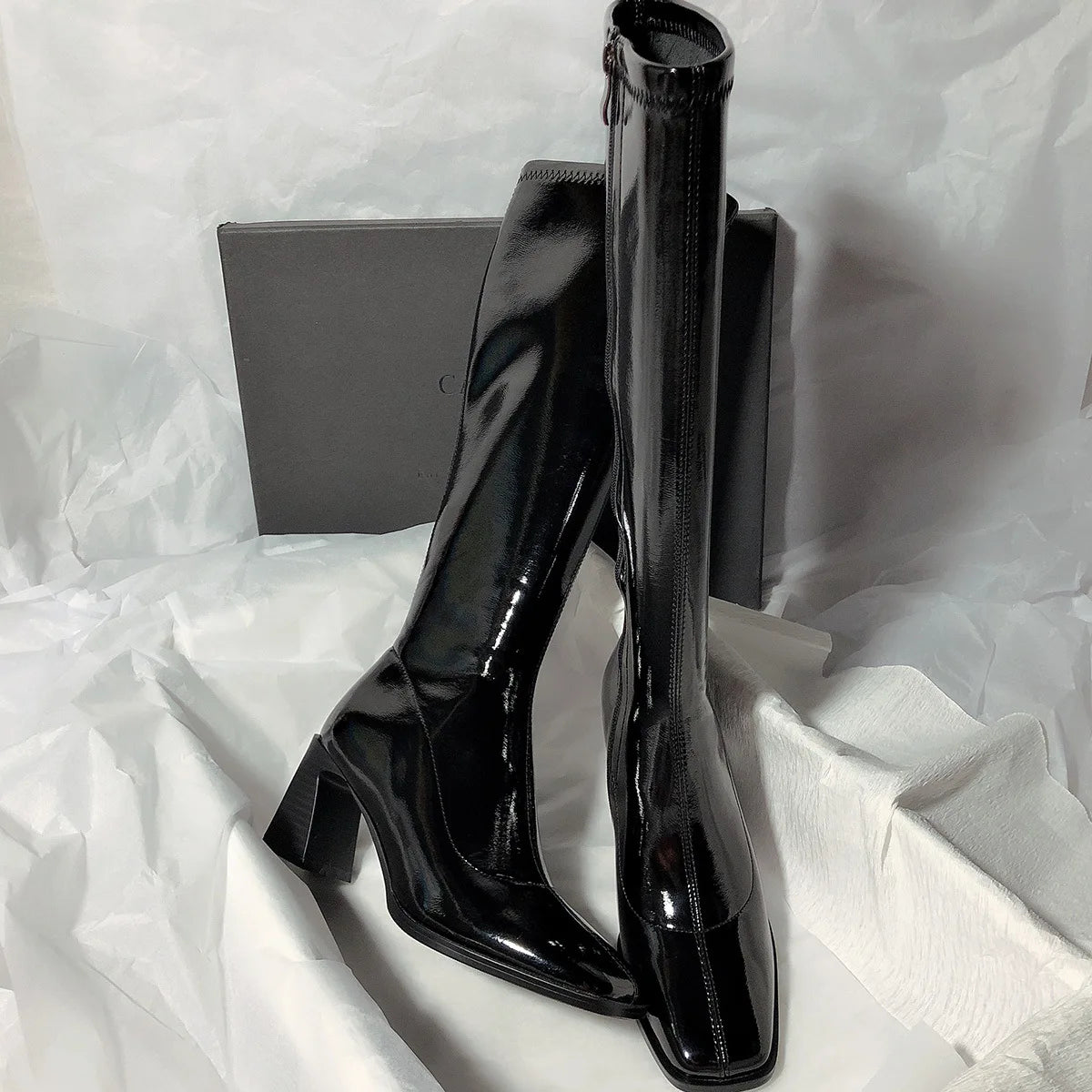 Elegante und stützende orthopädische Absätze