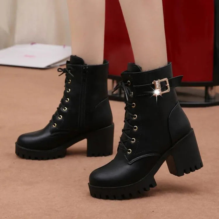 Stützende und trendige orthopädische Stiefel