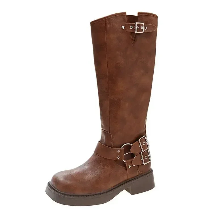 Elegante und stützende orthopädische Absätze