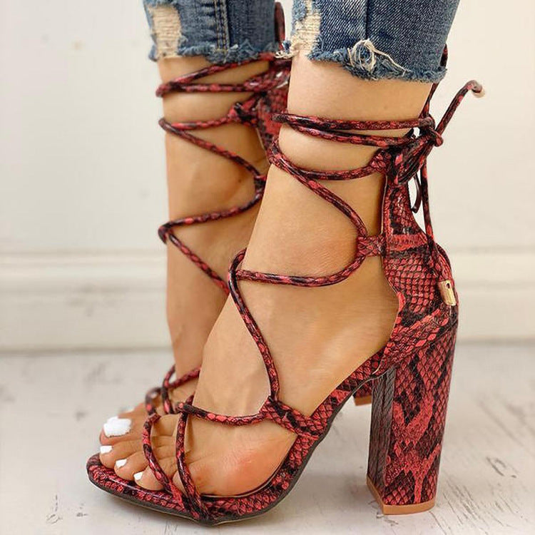 Schicke Orthopädische Sandalen mit einzigartigem Design