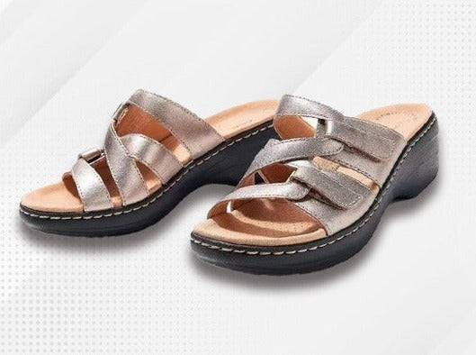 MW | Zweifarbige Sandalen mit gekreuzten Riemen