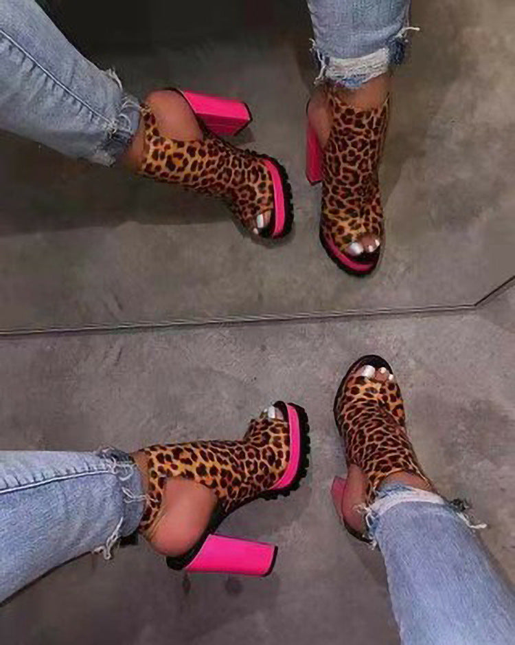 Anmutige Orthopädische Sandalen für modernen Look