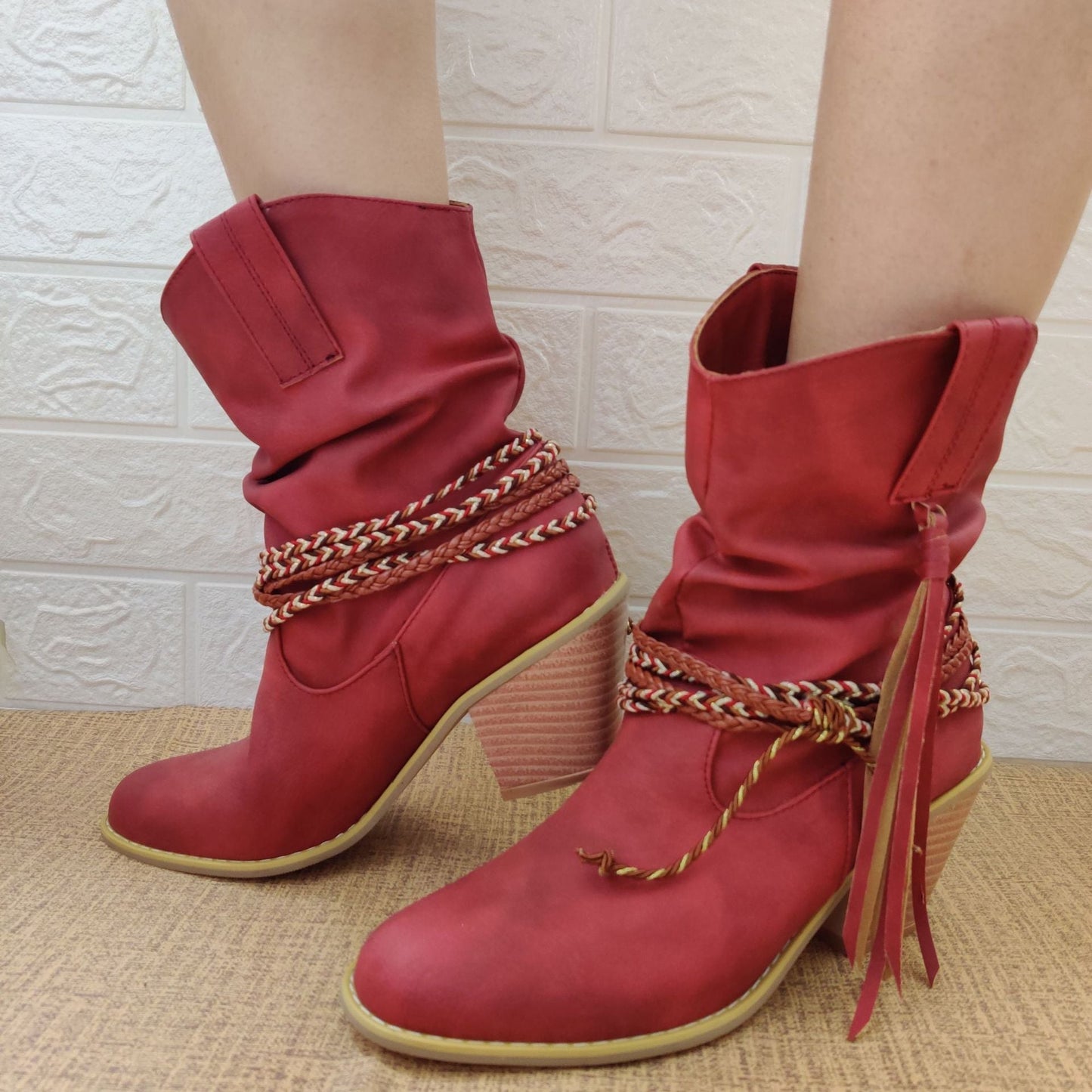 Schicke Orthopädische Stiefel mit einzigartigem Design