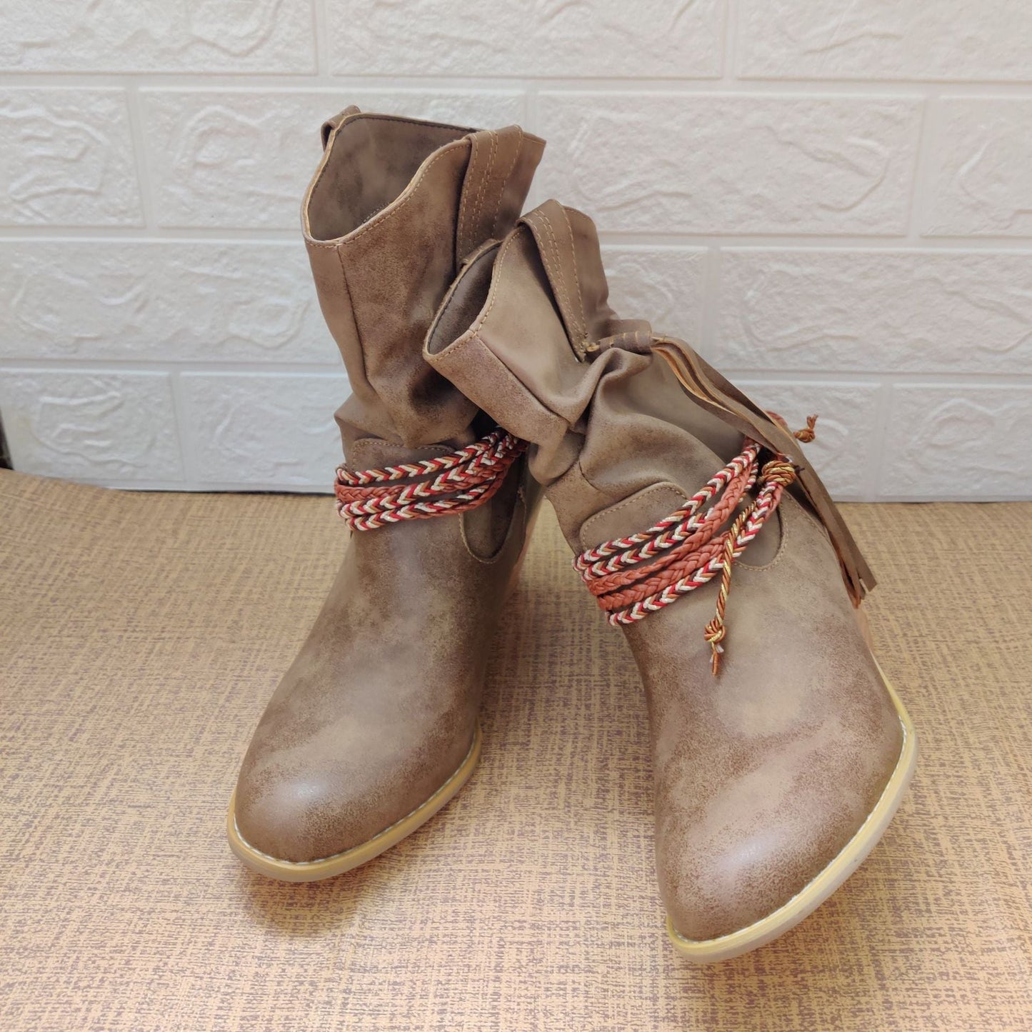 Schicke Orthopädische Stiefel mit einzigartigem Design