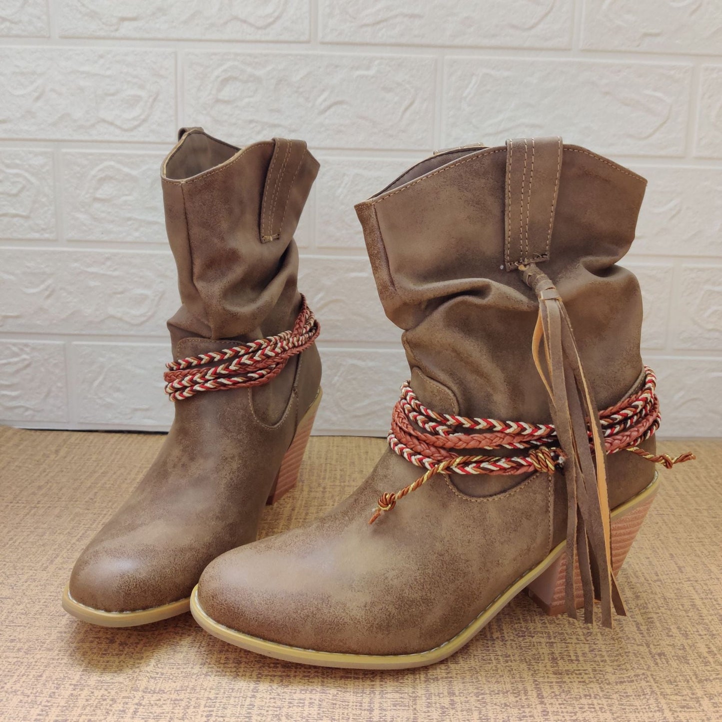 Schicke Orthopädische Stiefel mit einzigartigem Design