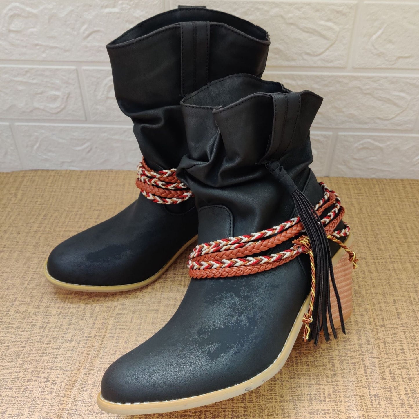 Schicke Orthopädische Stiefel mit einzigartigem Design