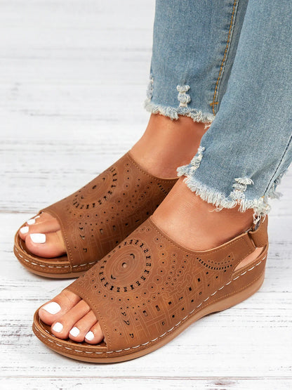 MW | ethnisches Muster geschlagene hohle Klettverschluss Retro Sandale