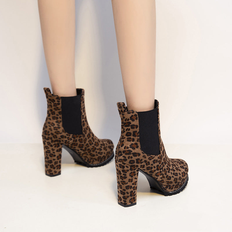 Anmutige Orthopädische Stiefel für modernen Look