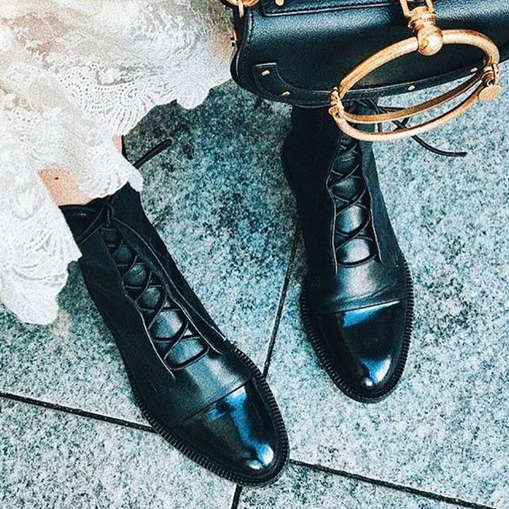 Klassische Orthopädische Stiefel mit zeitlosem Stil