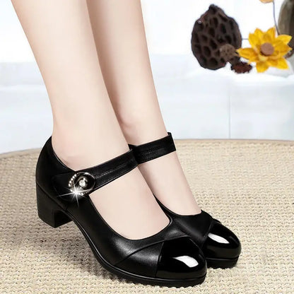 Elegante und stützende orthopädische Schuhe