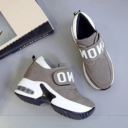 Modische und stützende orthopädische Schuhe
