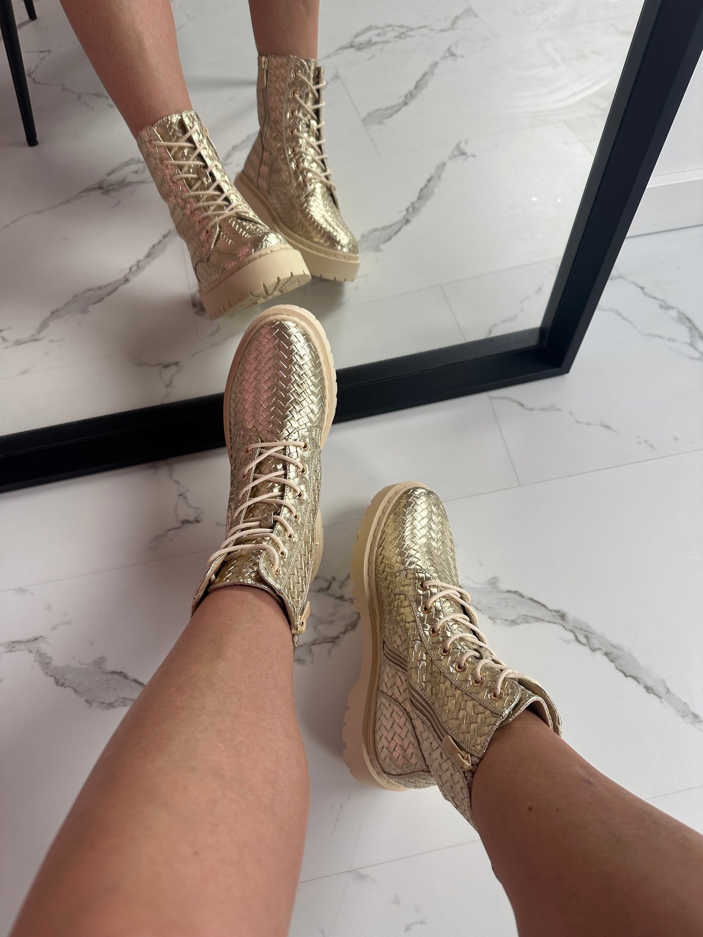 Anmutige Orthopädische Stiefel für modernen Look