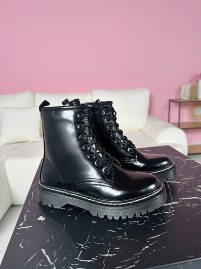 Klassische Orthopädische Stiefel mit zeitlosem Stil