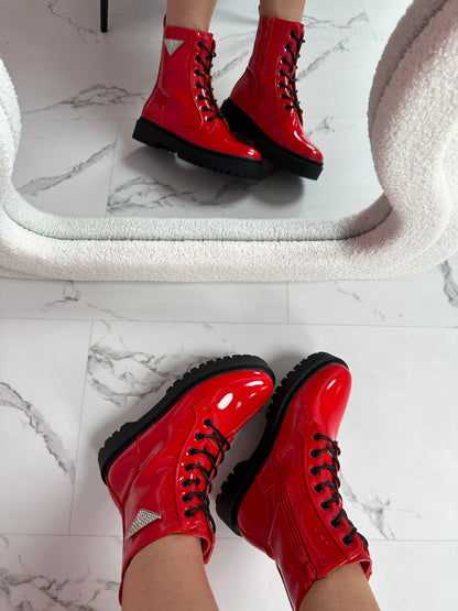 Schicke Orthopädische Stiefel mit einzigartigem Design