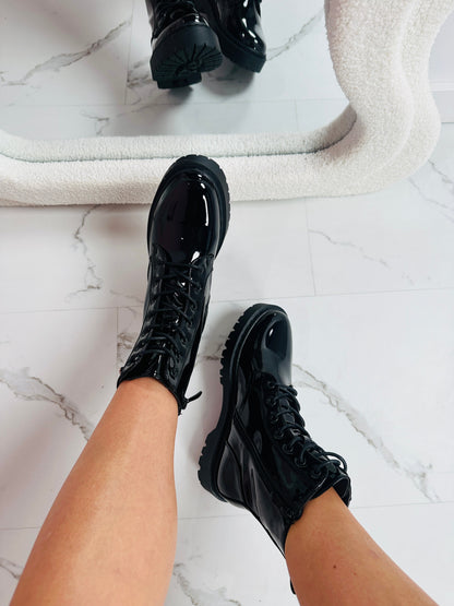 Wunderschön gefertigte Orthopädische Stiefel