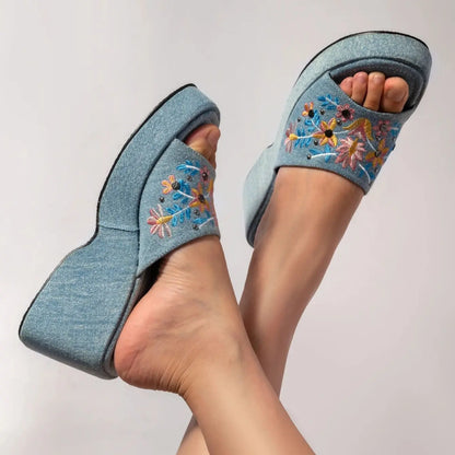 MW | Elegante und detailreiche stützende Sommersandalen