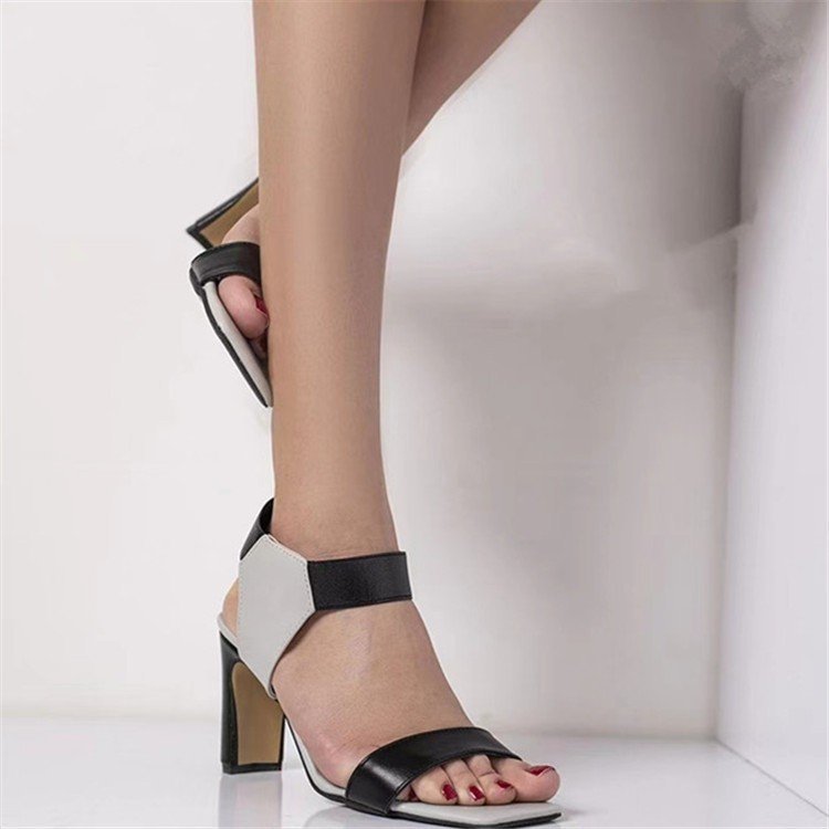 Anmutige Orthopädische Sandalen für modernen Look
