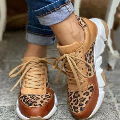 Klassische Orthopädische Schuhe mit zeitlosem Stil