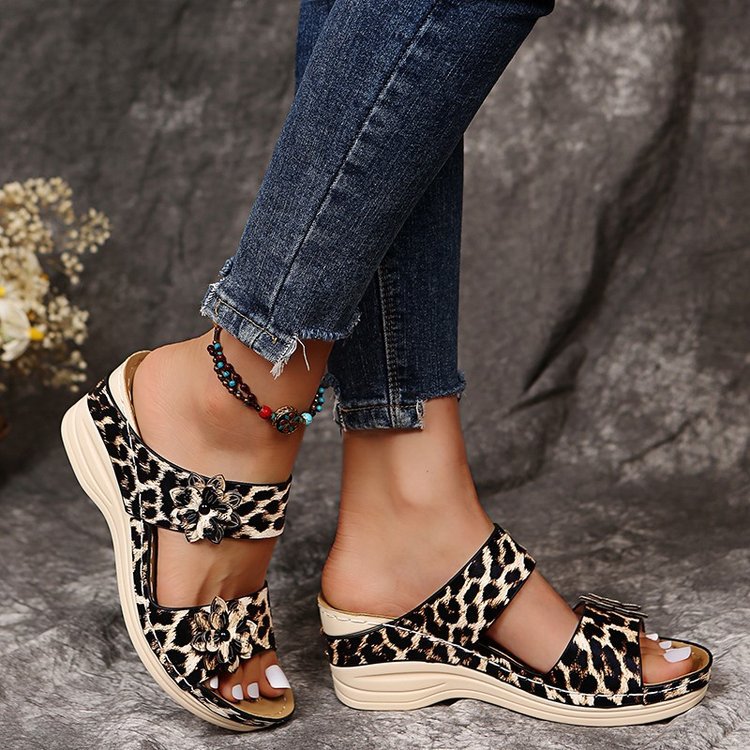 Klassische Orthopädische Sandalen mit zeitlosem Stil