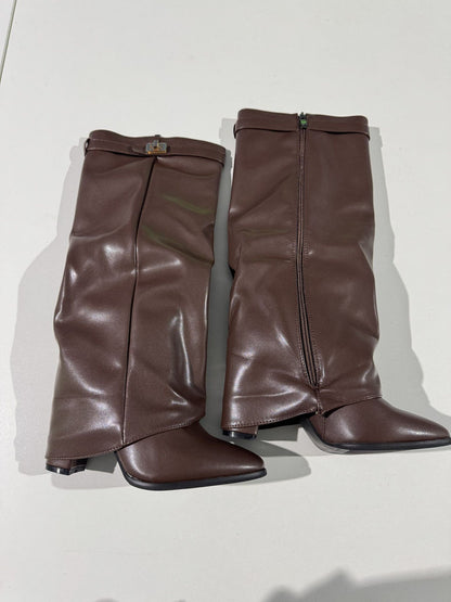 Klassische Orthopädische Schuhe mit zeitlosem Stil