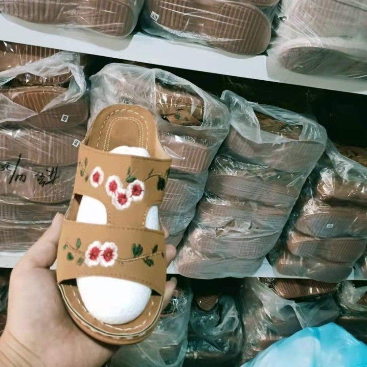 Anmutige Orthopädische Sandalen für modernen Look