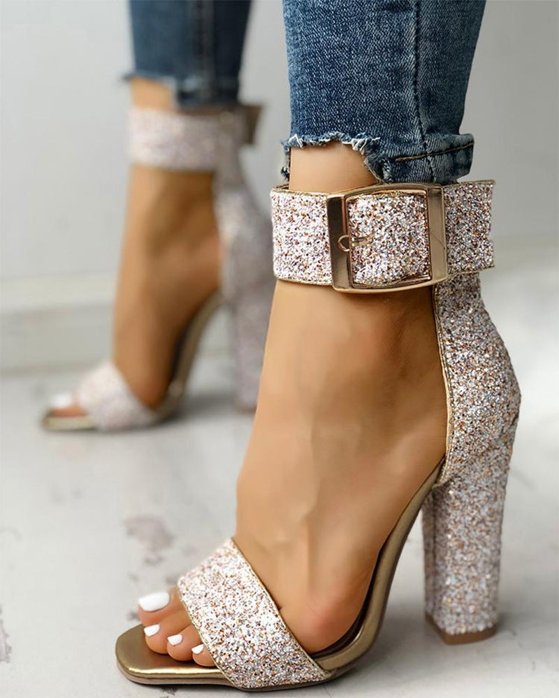 Anmutige Orthopädische Sandalen für modernen Look