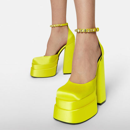 Anmutige Orthopädische Sandalen für modernen Look