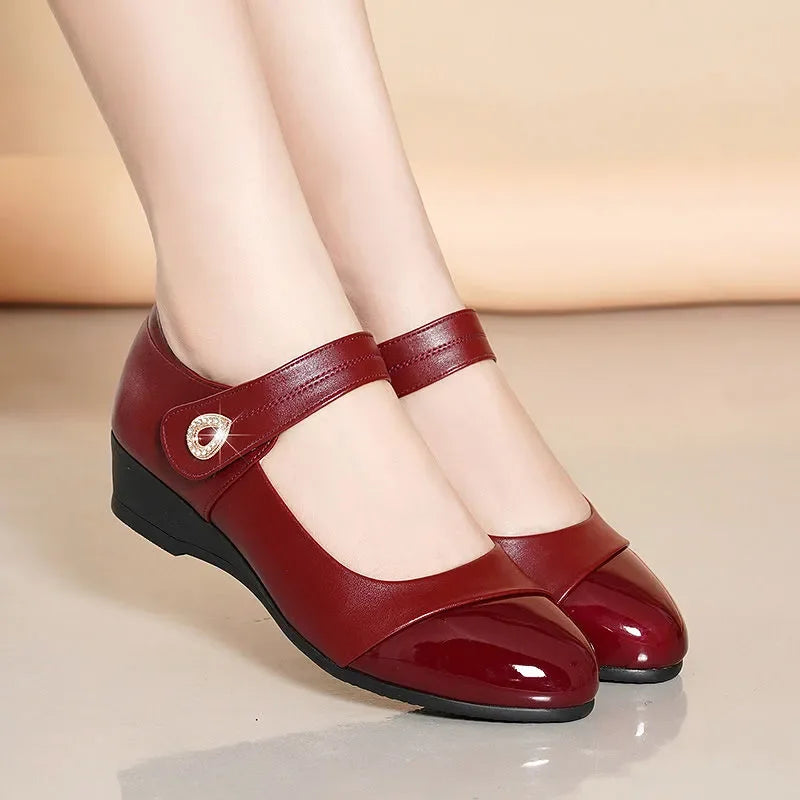 Elegante und stützende orthopädische Schuhe