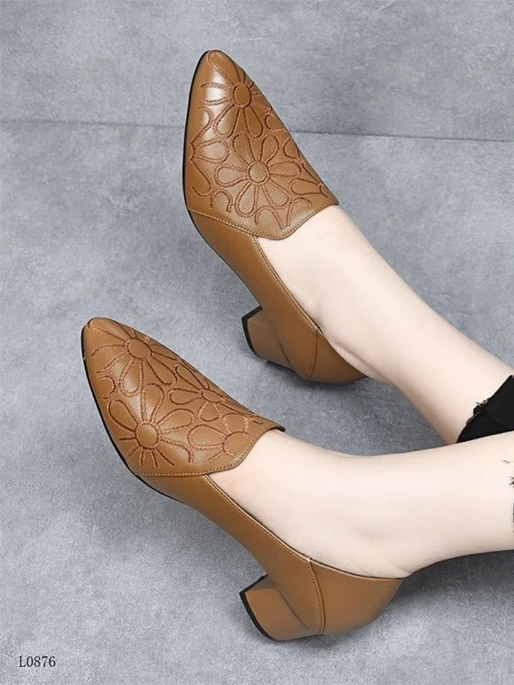 Elegante und stützende orthopädische Schuhe