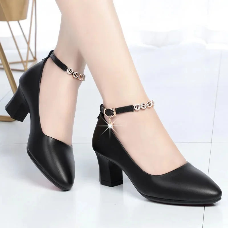 Stützende und stilvolle orthopädische Schuhe