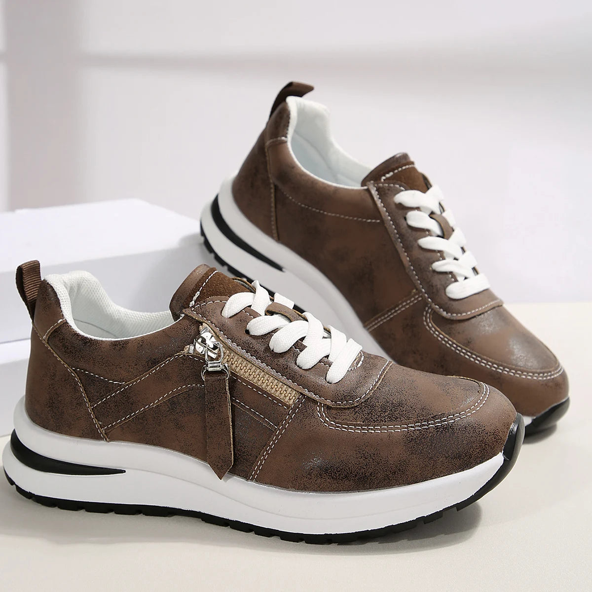Elegante und stützende orthopädische Turnschuhe