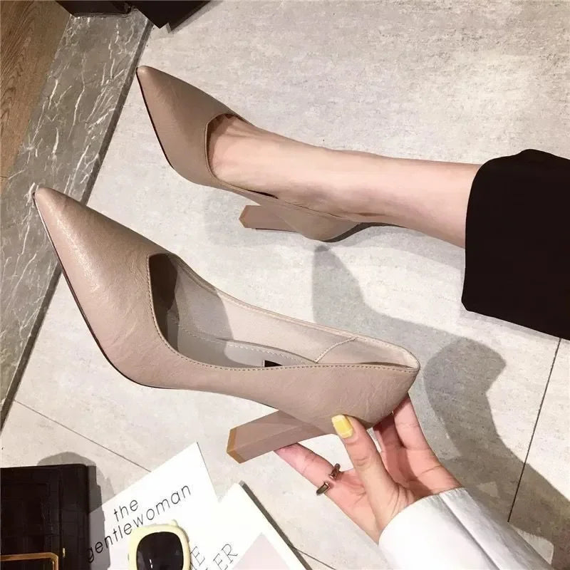 Stützende und stilvolle orthopädische Schuhe
