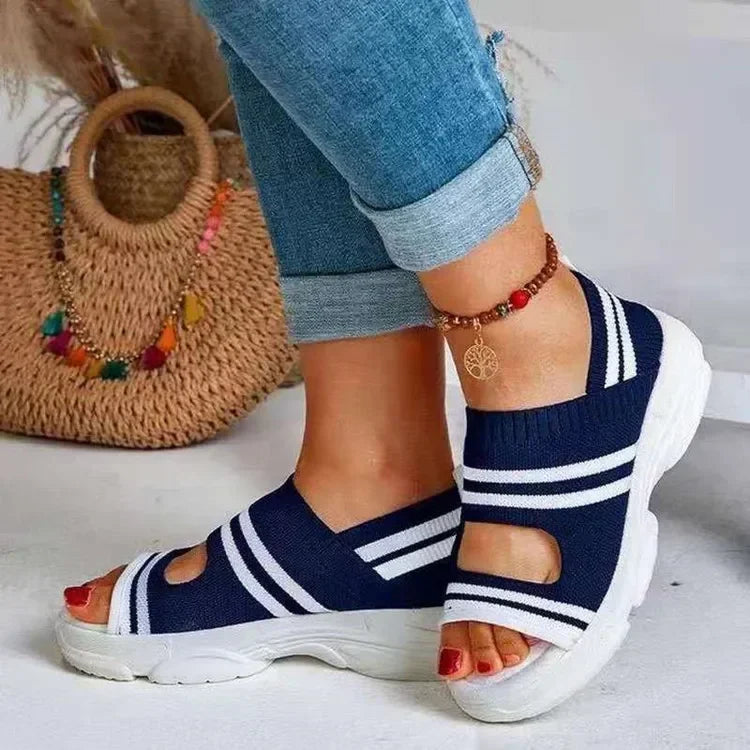Stützende und stilvolle orthopädische Sandalen