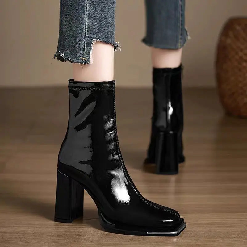 Bequeme und modische orthopädische Stiefel