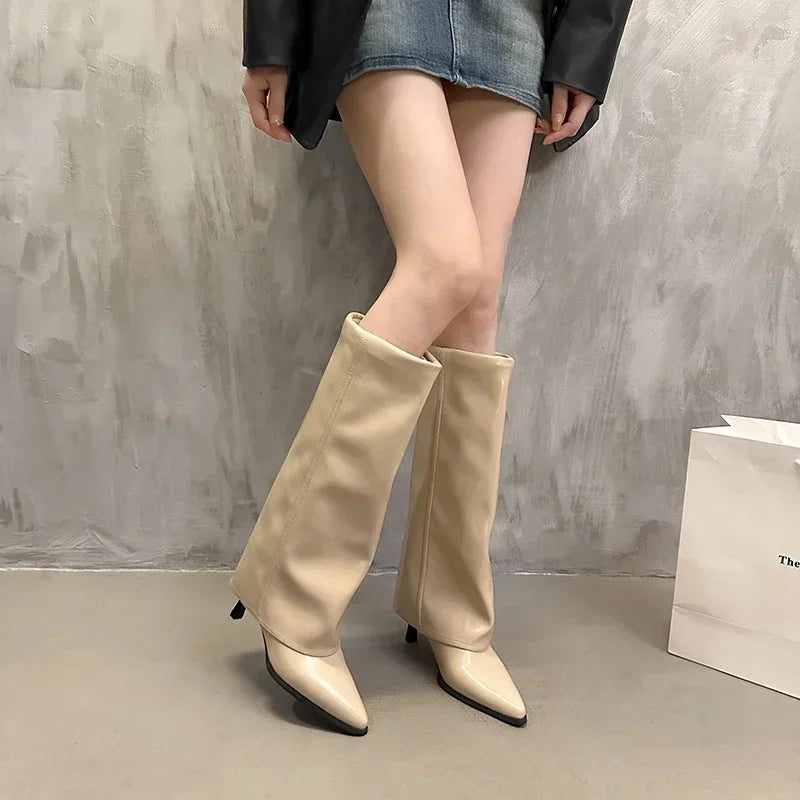 Stützende und trendige orthopädische Stiefel