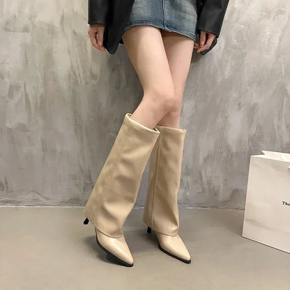 Stützende und trendige orthopädische Stiefel