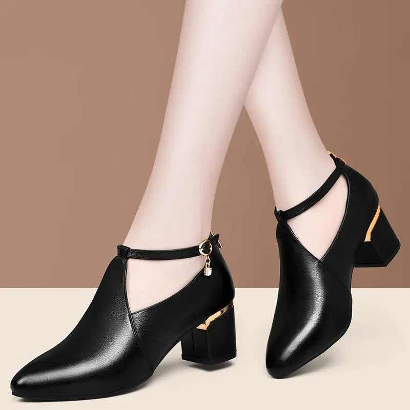 Elegante und stützende orthopädische Schuhe