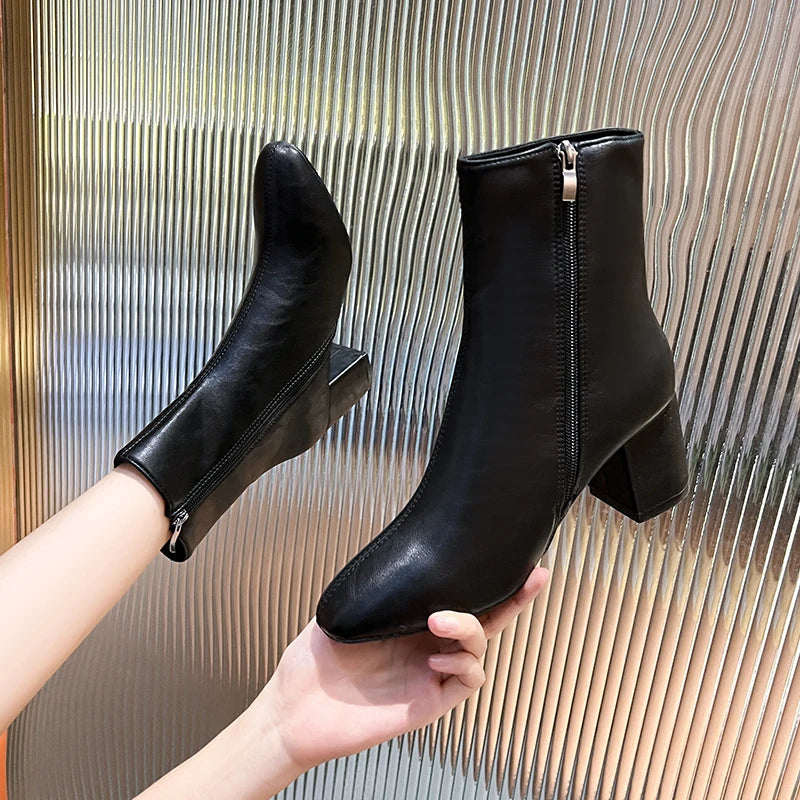 Modische und stützende orthopädische Stiefel