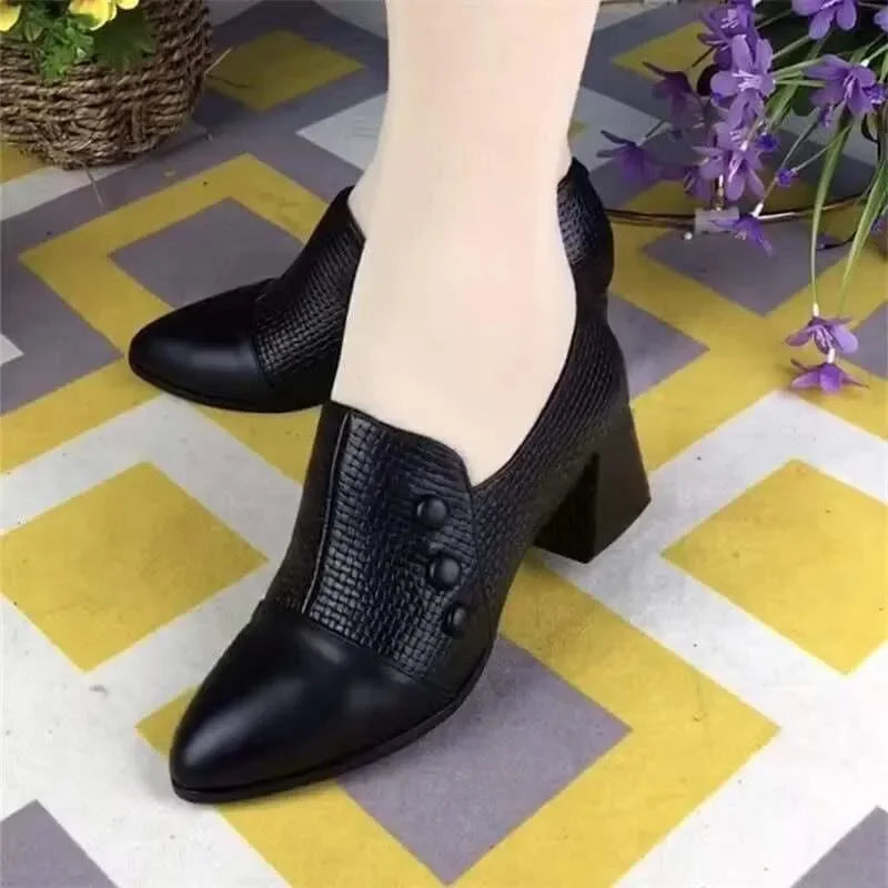 Maßgeschneiderte und bequeme orthopädische Stiefel