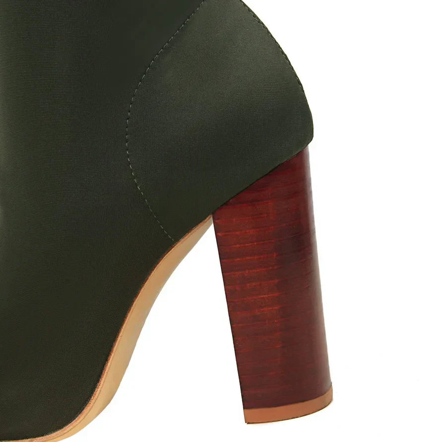 Klassische Orthopädische Stiefel mit zeitlosem Stil