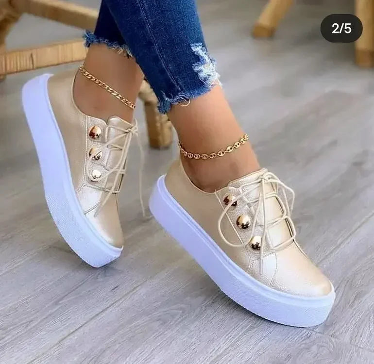Modische und stützende orthopädische Schuhe