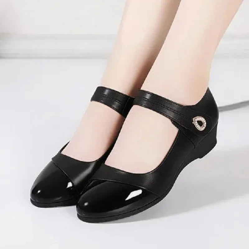 Stützende und stilvolle orthopädische Schuhe